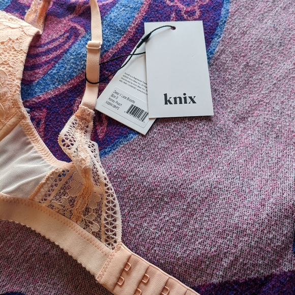 Knix Deep-V Bralette - Picture 2 of 4